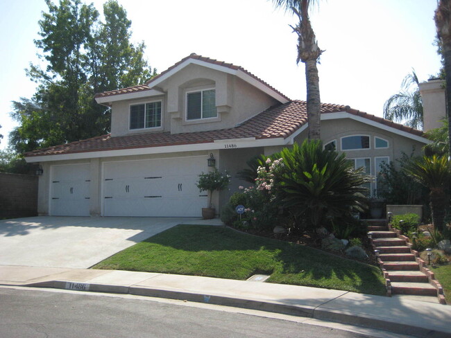 Building Photo - Beautiful Home on Quiet Street