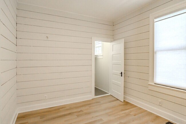 Building Photo - 3Bd/1.5Ba Seattle House