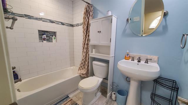 Building Photo - 2413 Autumndale Dr