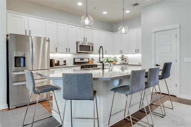Building Photo - 4121 Berkman Dr