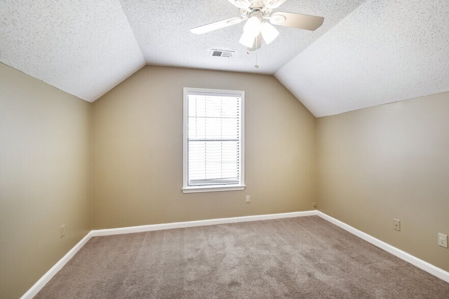 Building Photo - 6498 Heatherwood Dr