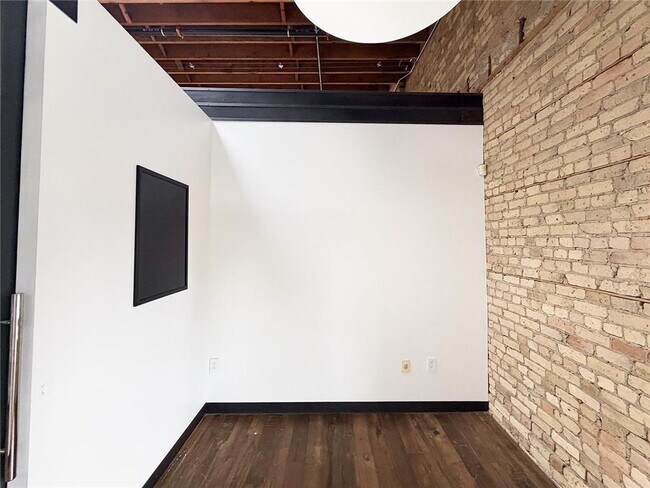Building Photo - 211 N Washington Ave