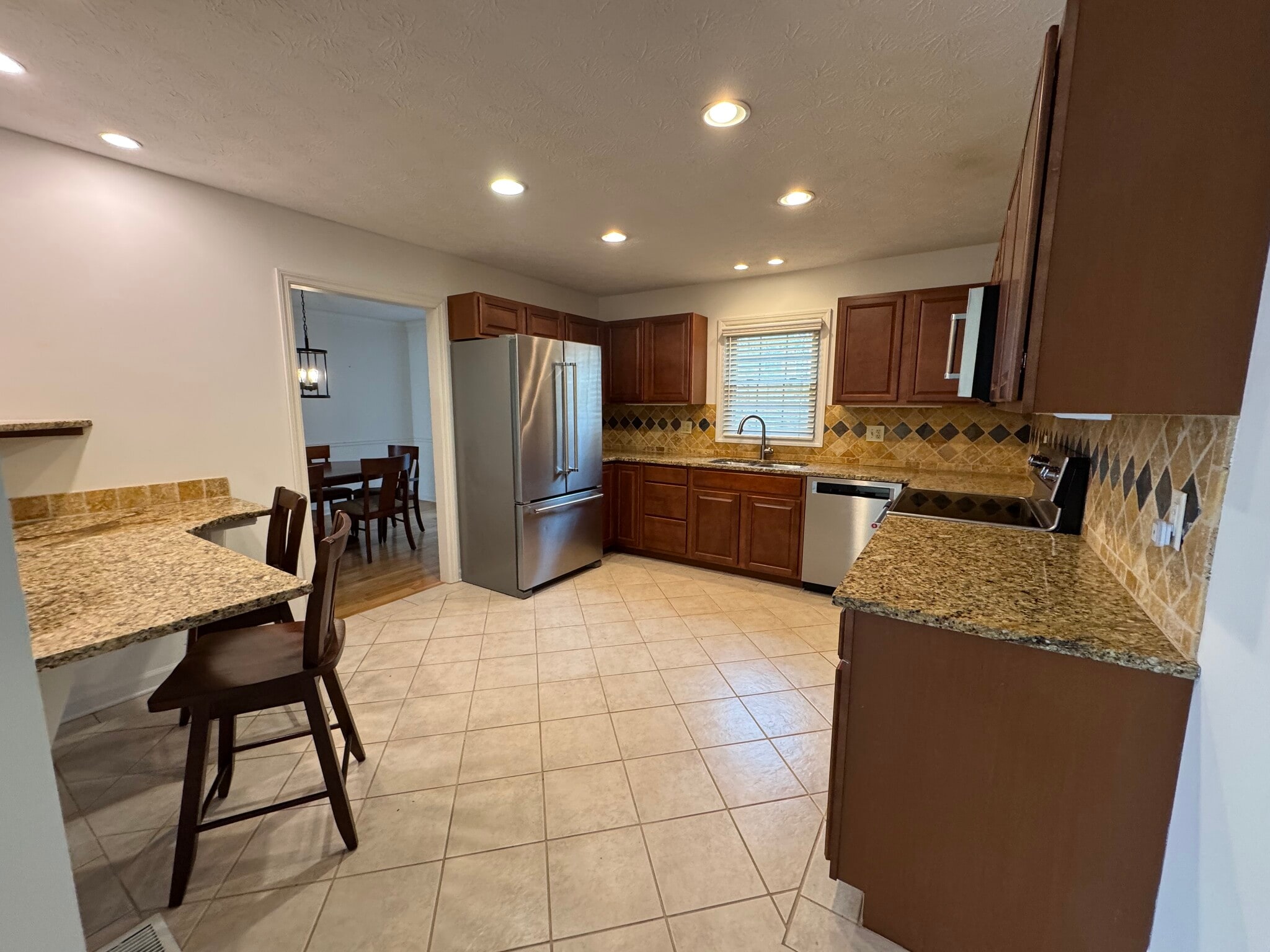 Building Photo - 1112 Greywood Dr