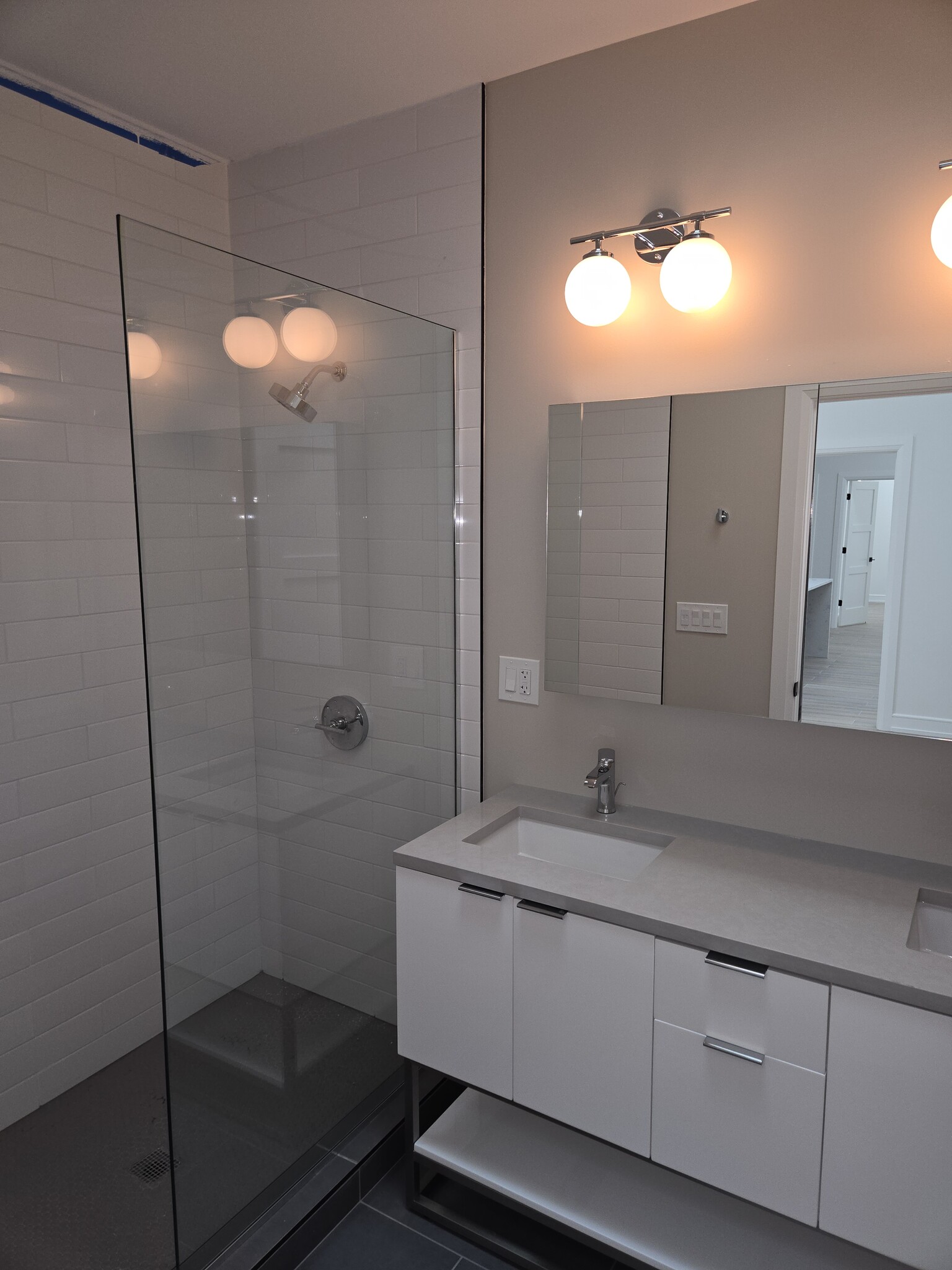 Master Bath - 2909 N Milwaukee Ave