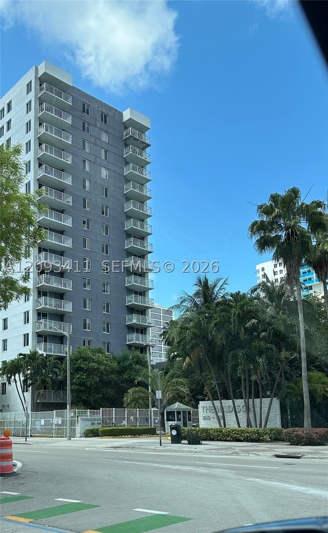 Building Photo - 850 N Miami Ave