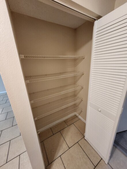 Building Photo - 2906 Cedaridge Dr