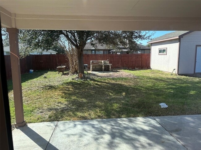 Building Photo - 5005 Daymon Ct