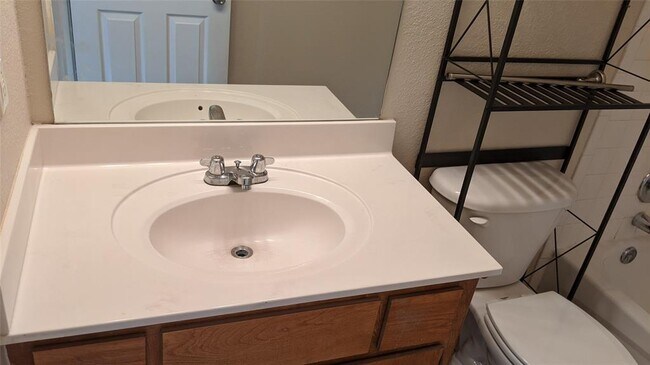 Building Photo - 114 Sendero Dr
