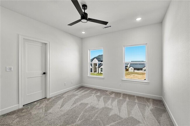 Building Photo - 1821 Peacock Rd