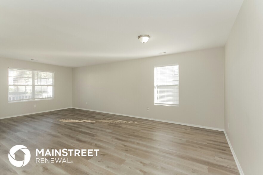 Building Photo - 11023 Thousand Oaks Dr