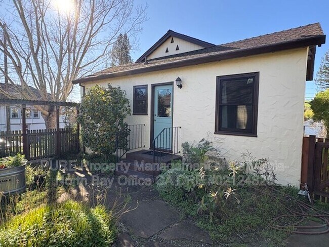 Building Photo - 400 Upham St