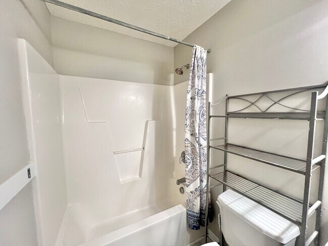 Building Photo - Charming 4BD, 2.5BA Durham Home with a Bonus Sun-Room & Fenced In Yard Only 10 Minutes Away from ...