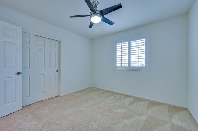 Building Photo - Green Valley!! Gated!! 4 Bedrooms!! Bed & Bath Downstairs!!  TANKLESS WATER HEATER!!! Covered pat...