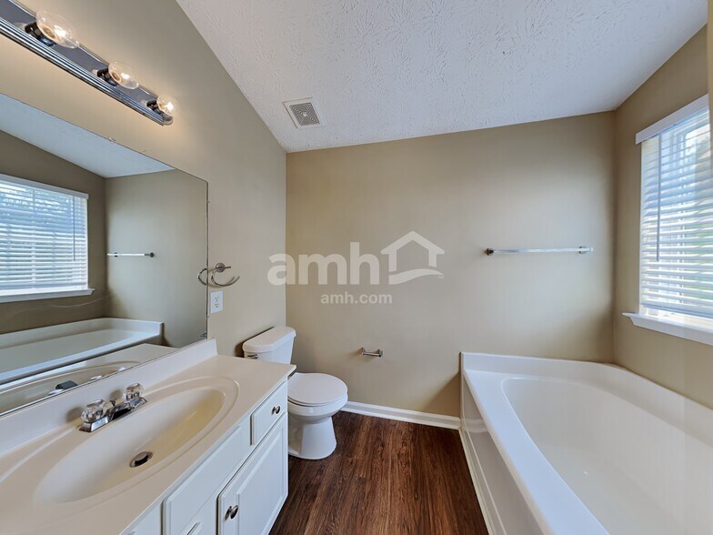 Building Photo - 1394 Ivey Pointe Dr SE