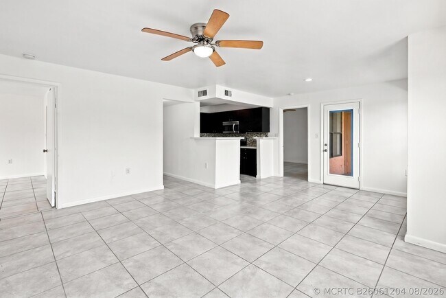 Building Photo - 10581 SW 155th Ct