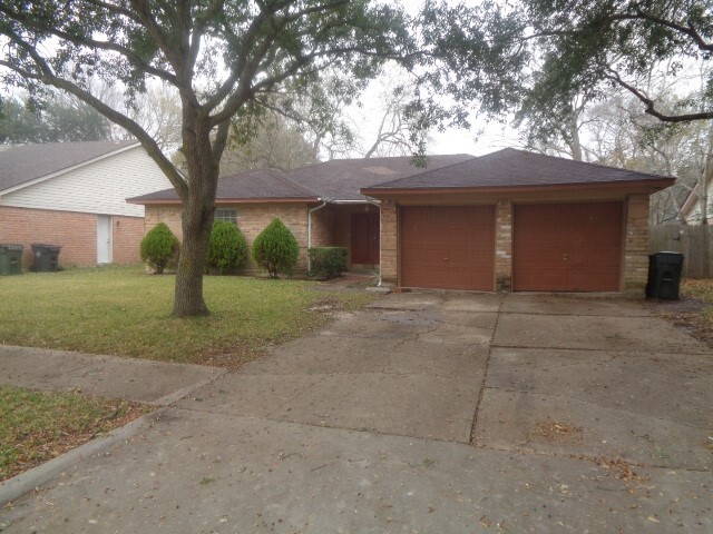 Building Photo - 14022 Greenway Dr