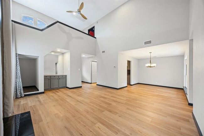 Building Photo - 903 Lipan Trail