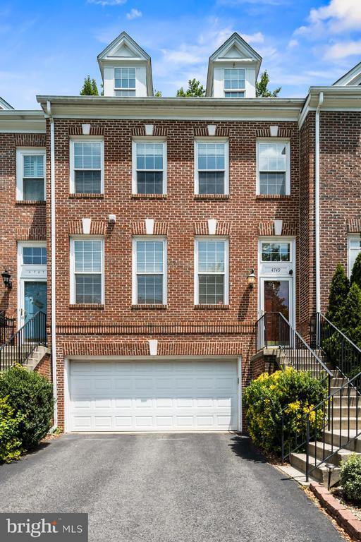 Building Photo - 4749 Thornbury Dr
