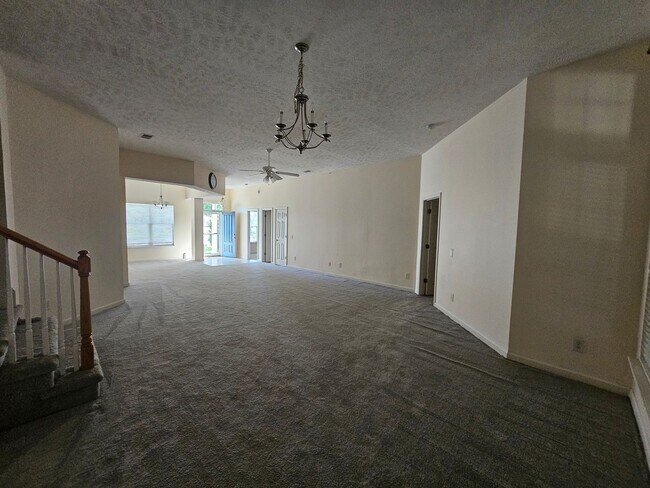 Building Photo - 413 Cypress Dr