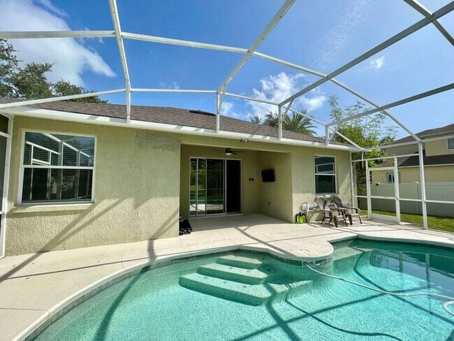 Building Photo - Gorgeous 3/2 Pool Home in Apopka's Parkside at Errol Estate!