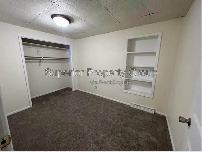 Building Photo - 150 S River St