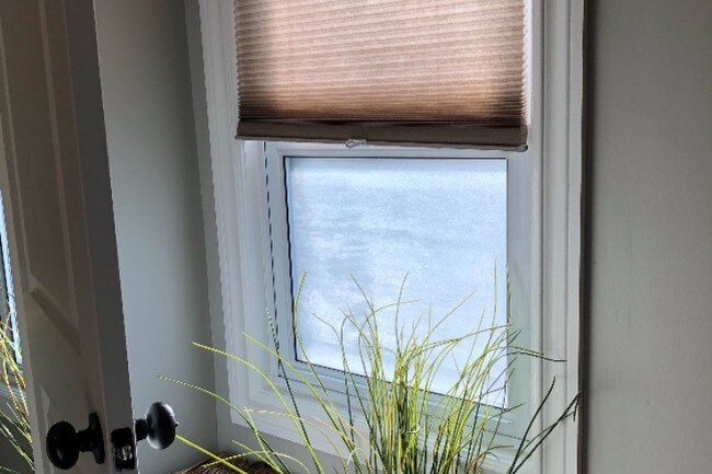 Building Photo - 671 Wordsworth St