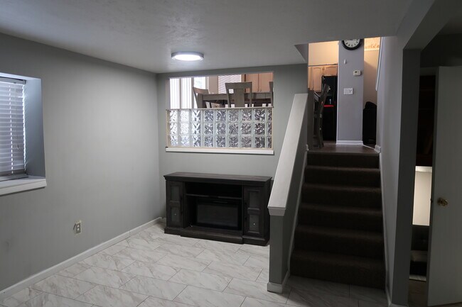 Building Photo - 4495 Brookmeadow Dr SE