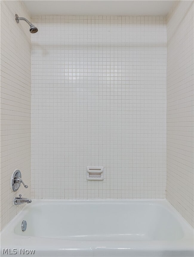 Building Photo - 2550 Chamberlain Rd