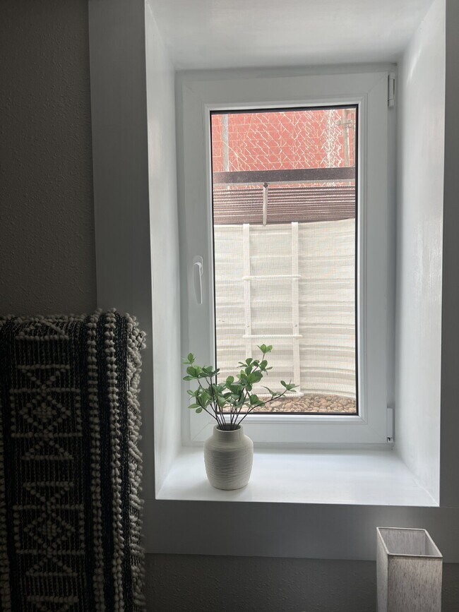 Building Photo - 2BR / 2BA Home + Offices | Historic West Colfax Neighborhood