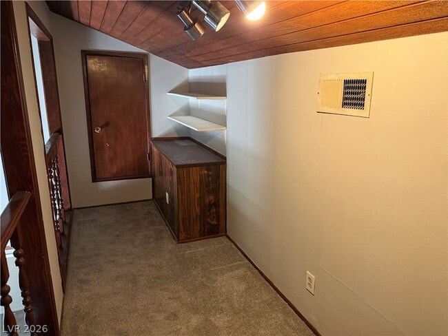 Building Photo - 586 Willow Green Dr