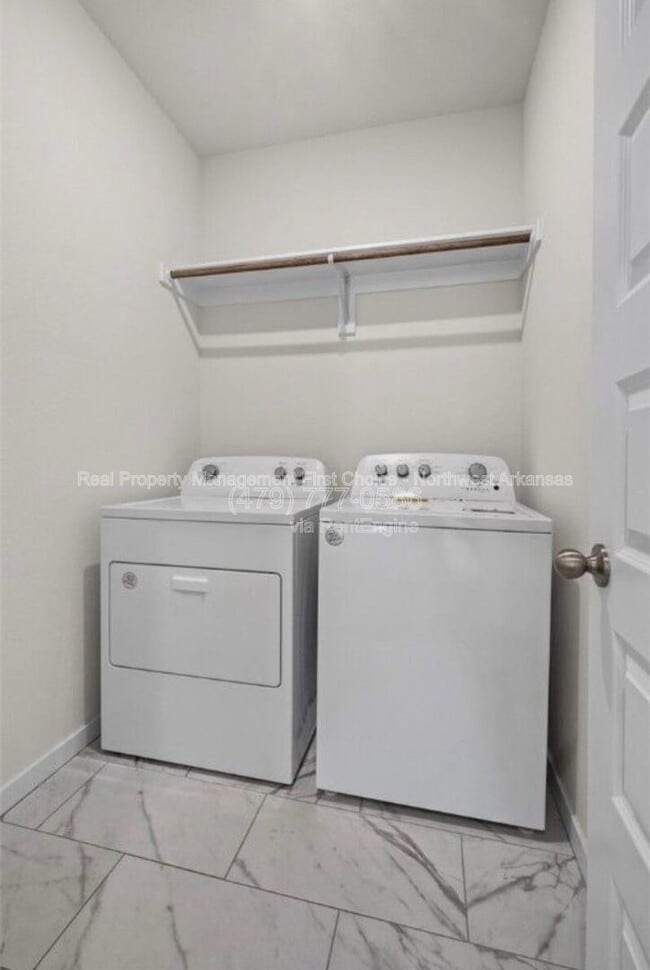 Building Photo - 4801 W Triangle St