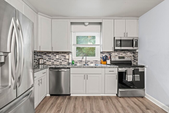 Building Photo - Charming 3/2 Home for Rent