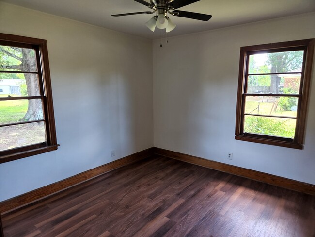 Building Photo - 1324 Mt Gallant Rd