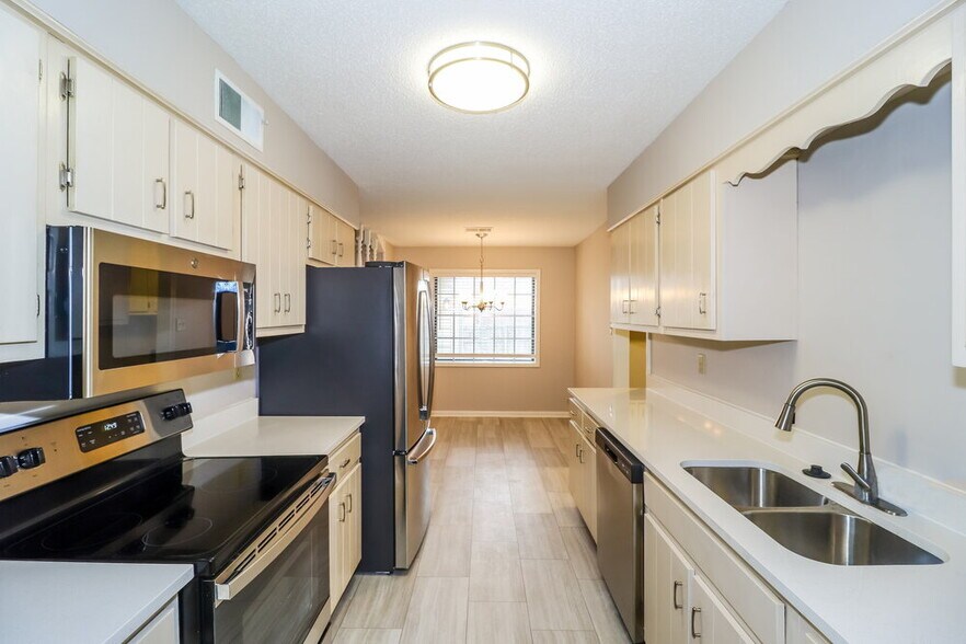 Building Photo - 6424 Barwick Dr