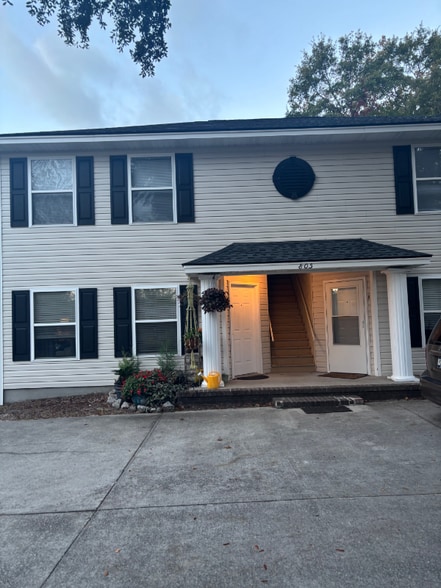 Building Photo - 805 6th Ave S