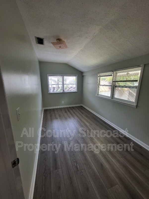 Building Photo - 905 Lotus Path