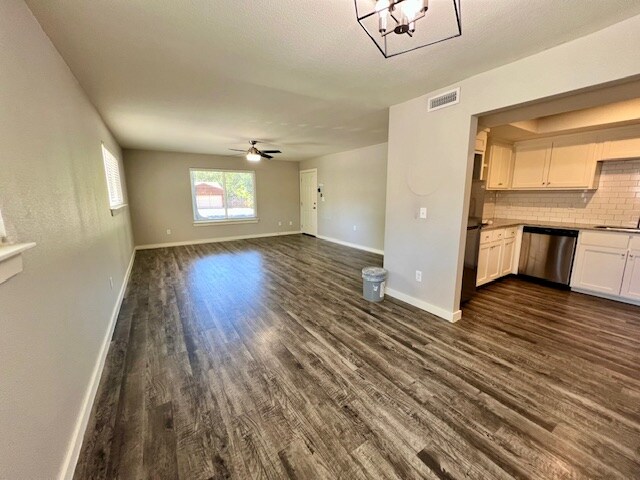 Building Photo - 1130 N Turner Ave