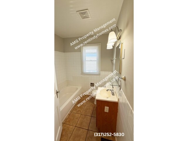Building Photo - EAST//CENTER TOWNSHIP, Great renovated home!!