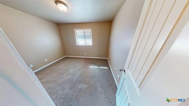 Building Photo - 307 Dober St