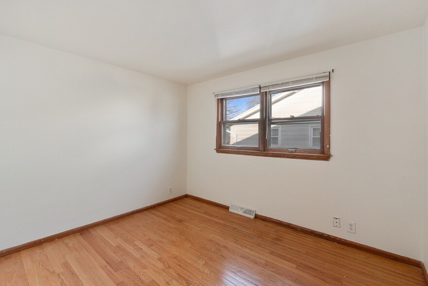 Building Photo - 3757 S 80th St