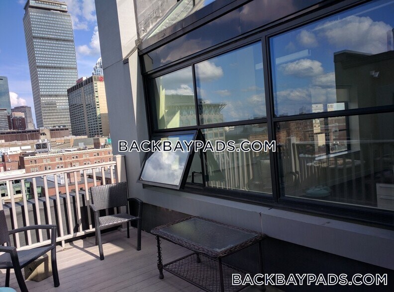 Building Photo - 1126 Boylston St