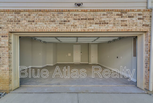 Building Photo - 736 N Plano Rd