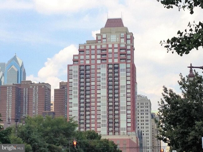 Building Photo - 400 S Broad St