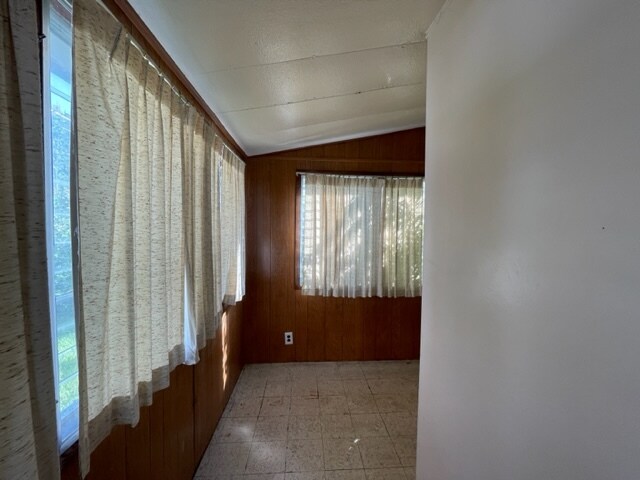 Building Photo - 1343 E Bowman St