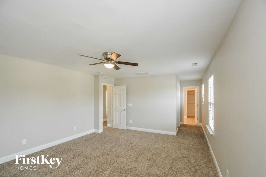 Building Photo - 239 Plymouth Dr