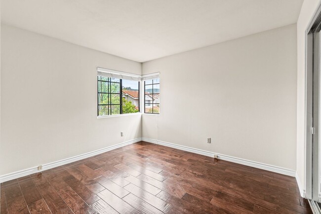 Building Photo - 471 Lorenzo Dr