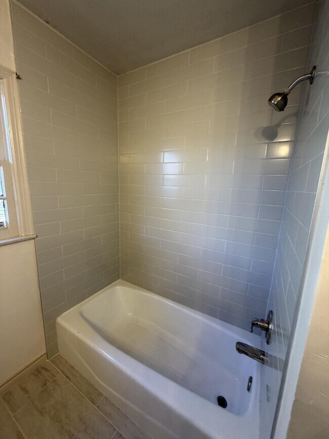 Building Photo - Charming 3-bedroom, 2-bath home in Tech Terrace!! Looking for 6 Mo Lease!