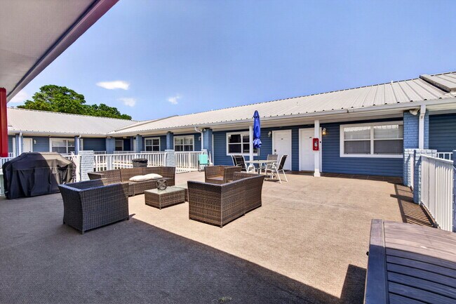 Building Photo - TDY Special! 1/1 fully furnished