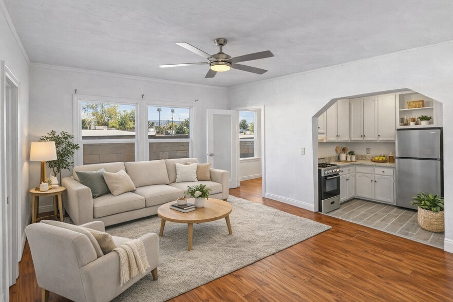 Building Photo - 1427 N Kingsley St