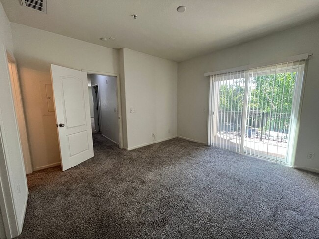 Building Photo - HAMPTON VILLAGE - 2 BR / 2 BA CONDO AVAILABLE NOW!